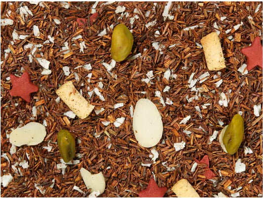 miette d' écorce de bois marron rouge avec des morceaux de fruits sechés